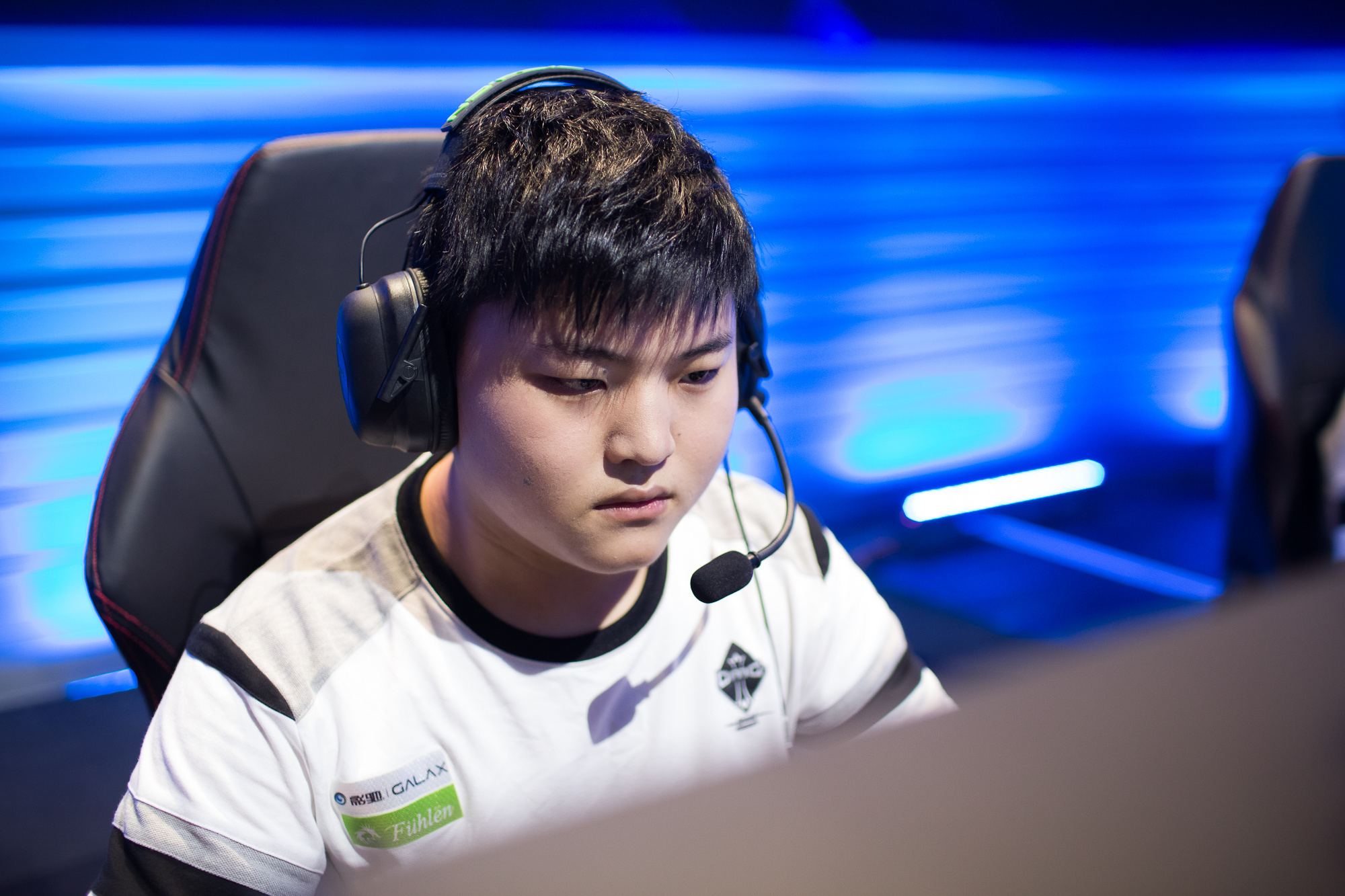 从中涌现的 从中涌现的